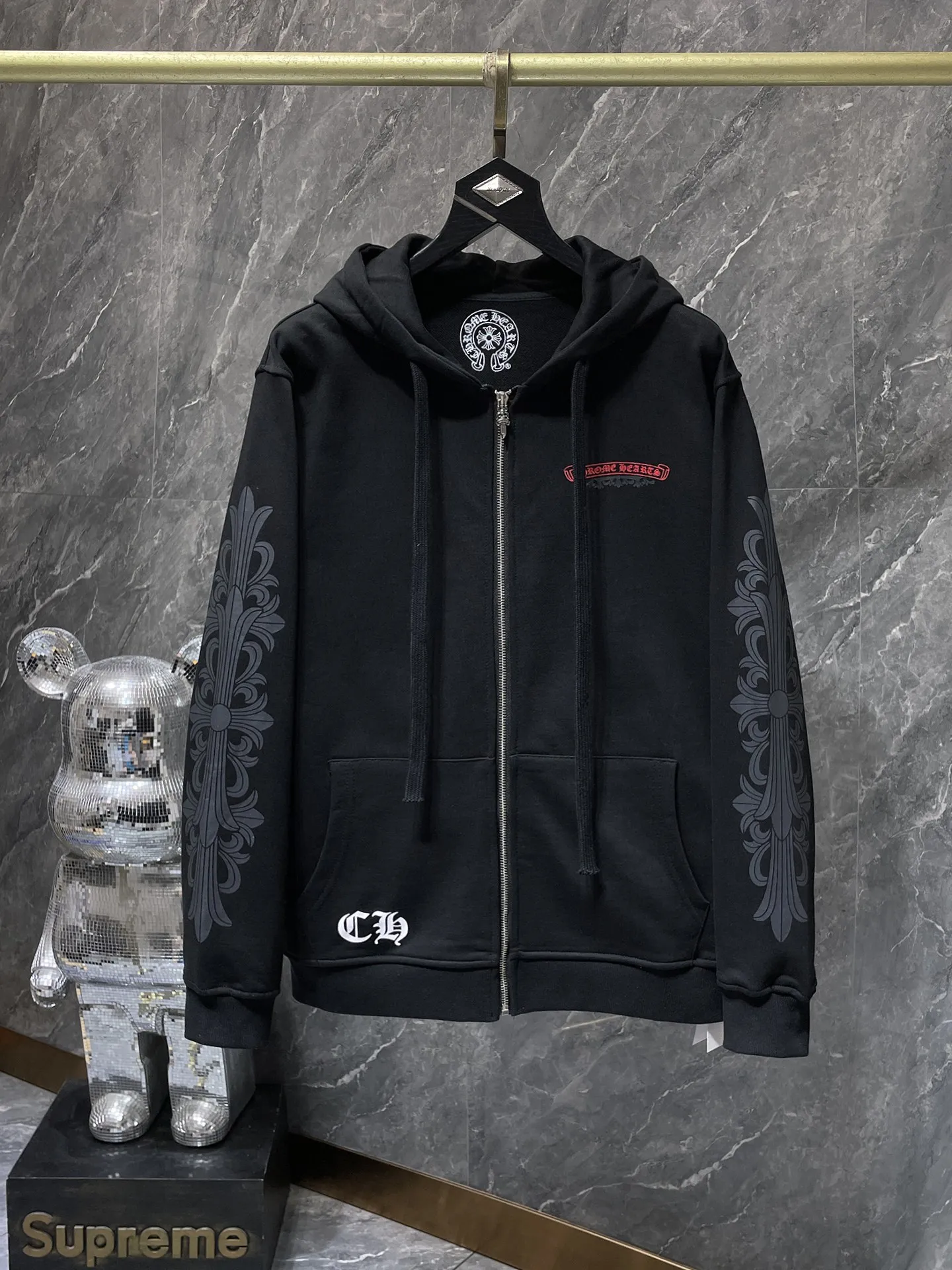 Q22—P230 -Chrome Hearts/Chrome Hearts printed zipper sweatshirt cardigan jacket -420 grams of high-density, high-quality wool, soft, delicate and skin-friendly, soft and silky to the touch, warm and skin-friendly -The hardware and zipper accessories are all customized and full of details -Colour: black -Size: S M L XL